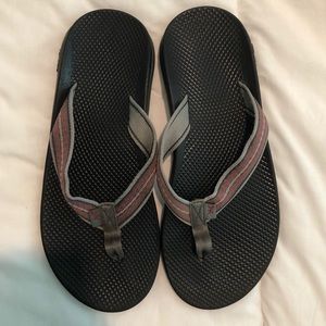 men’s chaco flip flops